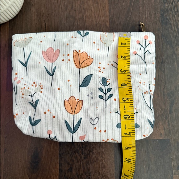 Floral Pouch Cosmetic Bag - Picture 3 of 5